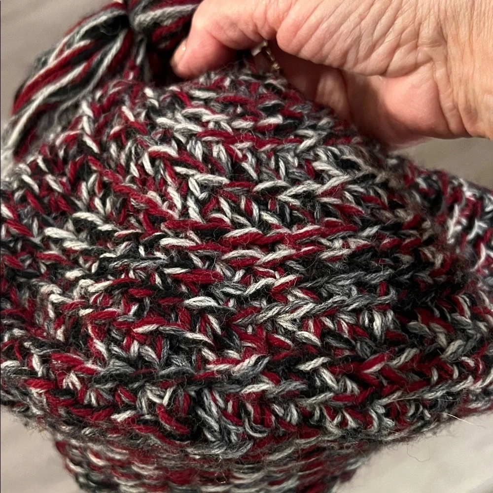 VTG 70s Burgundy Gray Black Chunky Knit Beret Hat w/ Tassel